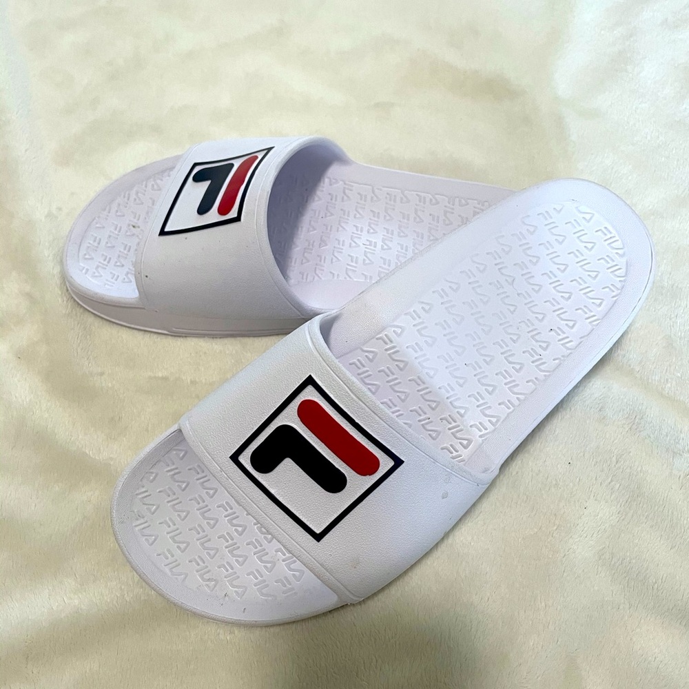 Fila slides